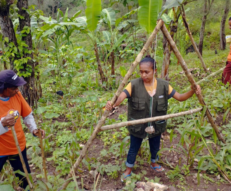 Di Desa Lelobatan, Miranda Lake membuktikan bahwa usia muda bukanlah penghalang untuk menjadi pelopor perubahan dalam pertanian. Di tengah tantangan lahan yang berbukit dan curah hujan yang tidak menentu, ia memilih untuk tidak menyerah pada kondisi alam. Sebaliknya, ia terus belajar dan mencoba berbagai cara agar lahannya tetap produktif sekaligus terjaga untuk masa depan.