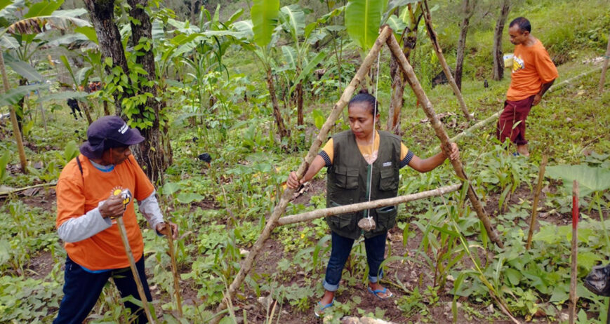 Di Desa Lelobatan, Miranda Lake membuktikan bahwa usia muda bukanlah penghalang untuk menjadi pelopor perubahan dalam pertanian. Di tengah tantangan lahan yang berbukit dan curah hujan yang tidak menentu, ia memilih untuk tidak menyerah pada kondisi alam. Sebaliknya, ia terus belajar dan mencoba berbagai cara agar lahannya tetap produktif sekaligus terjaga untuk masa depan.