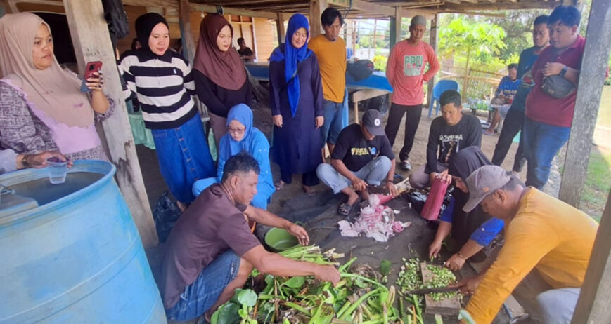 Cenrana merupakan kecamatan yang berada di pesisir wilayah kabupaten Bone dan merupakan wilayah perairan di dominasi tambak dan persawahan terutama desa Pallime dan desa pusungnge yang merupakan pusat budidaya rumput laut dan kepiting. Cenrana termasuk dalam wilayah DAS Walane, transportasi umum yang digunakan adalah taxi air.